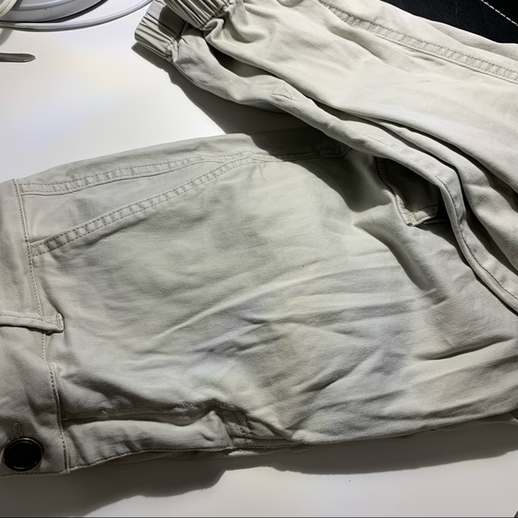 Beige cargo! - Picture 2 of 2